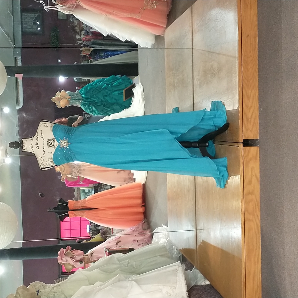 Karishma prom dress - Picture 3 of 9